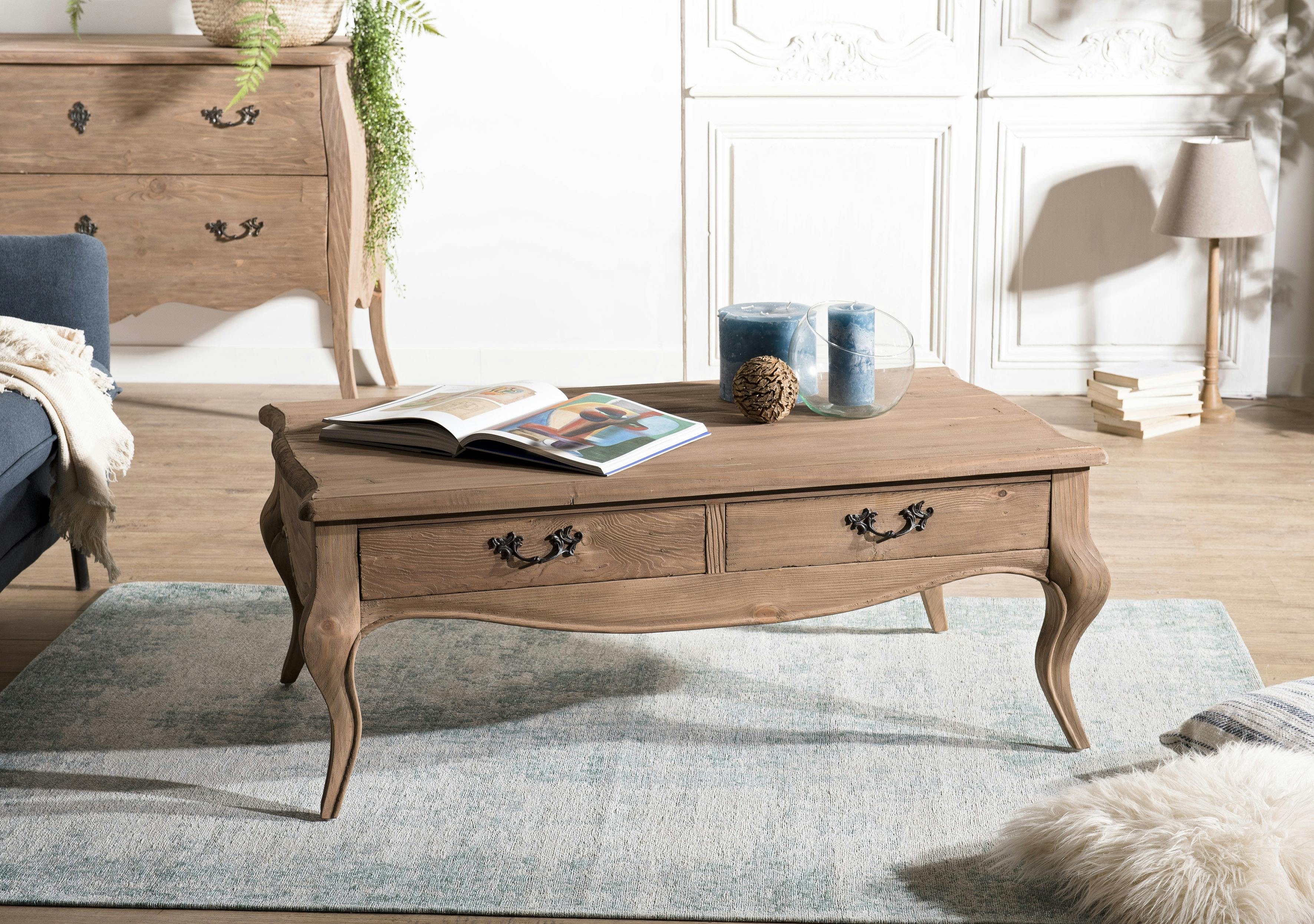 Table basse en bois recycle clair de style romantique