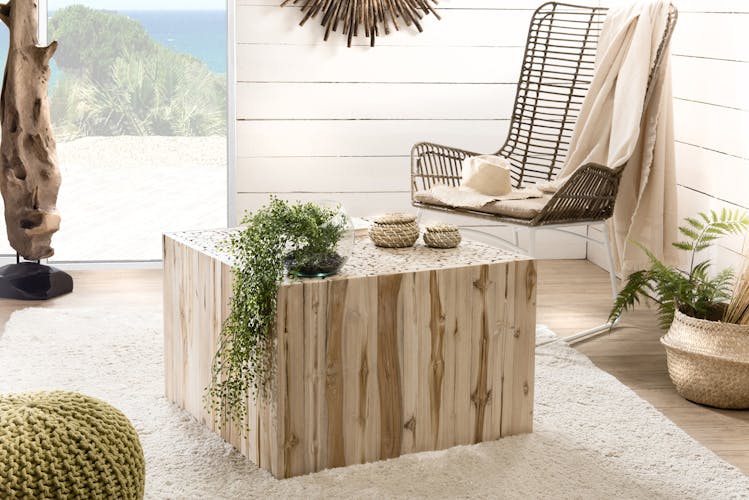 Table basse carree en bois clair de style exotique