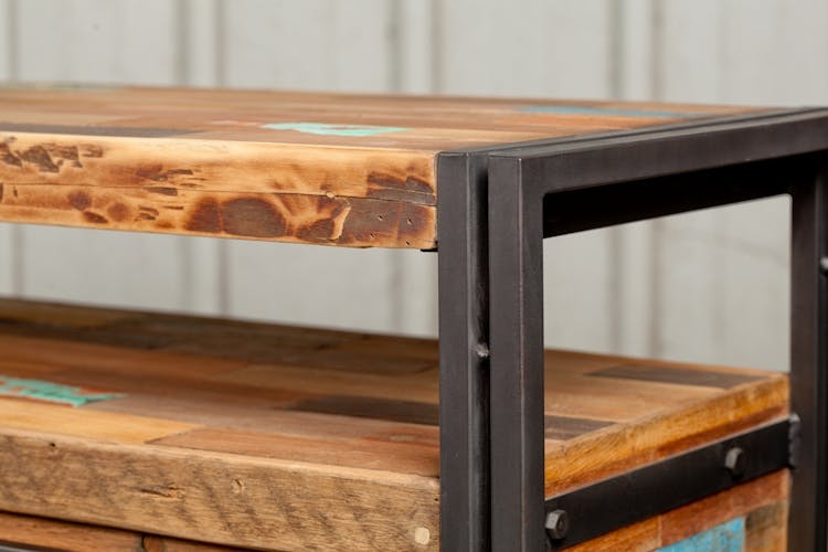 Table basse carree en bois recycle et metal de style industriel