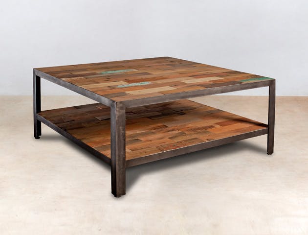 Table basse carree en bois recycle et metal de style industriel