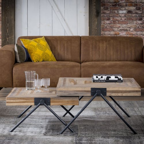 Table basse carree en bois recycle et metal de style contemporain