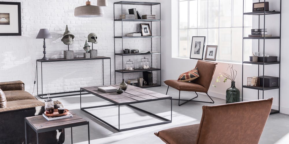 Table basse en bois massif et metal de style contemporain