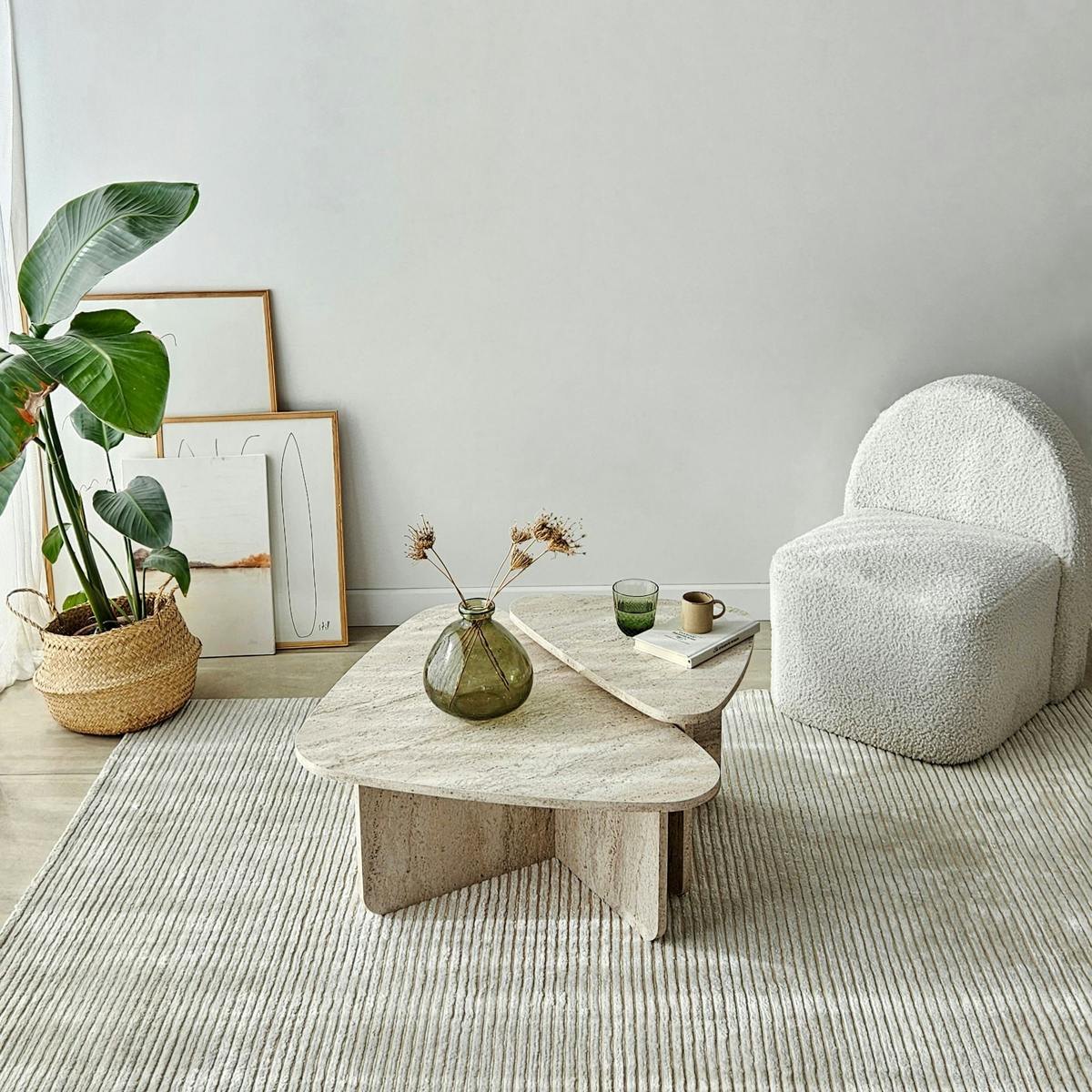 Table basse effet travertin, triangle organique (x2) MARFA