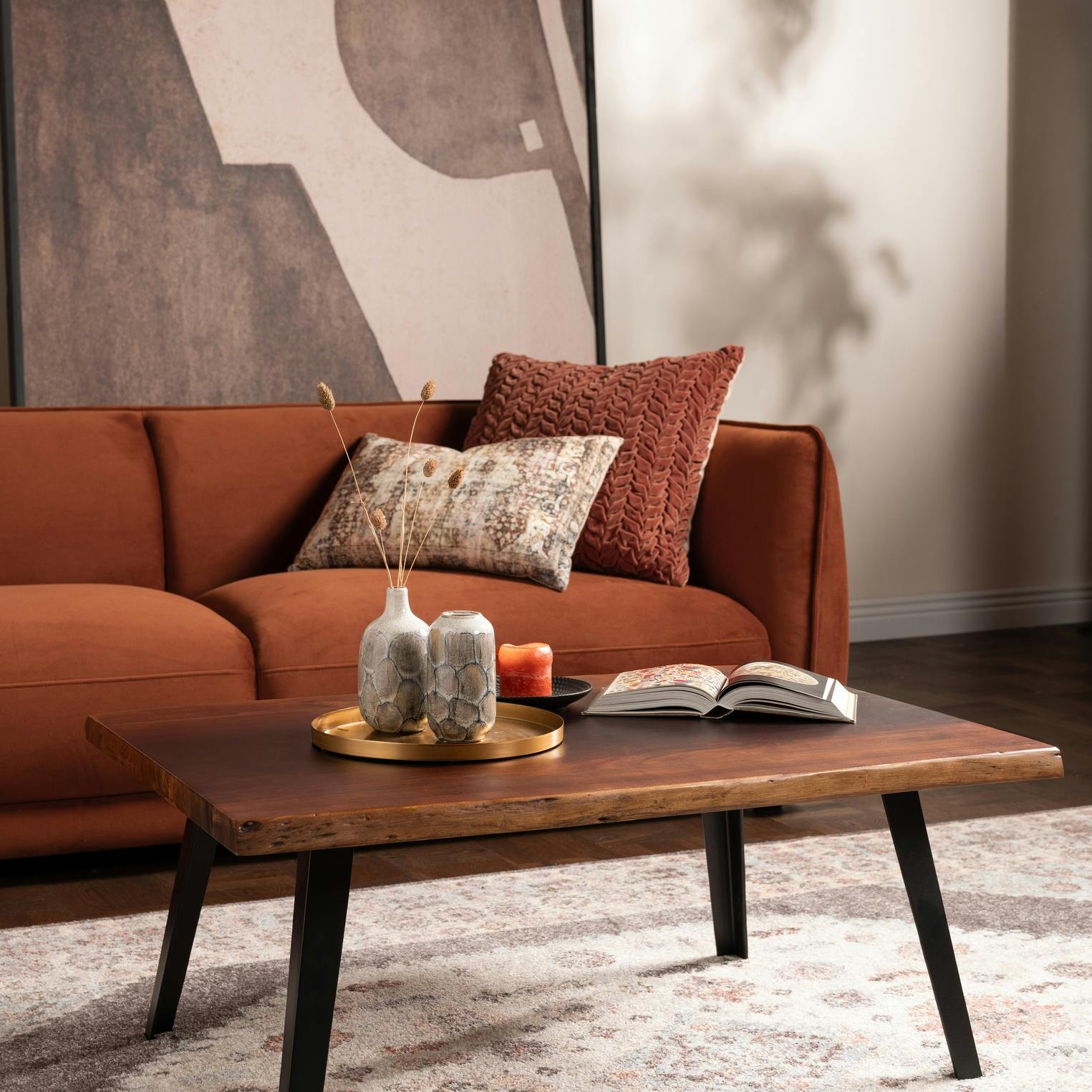 Table basse en bois d'acacia avec bords naturels BRERA
