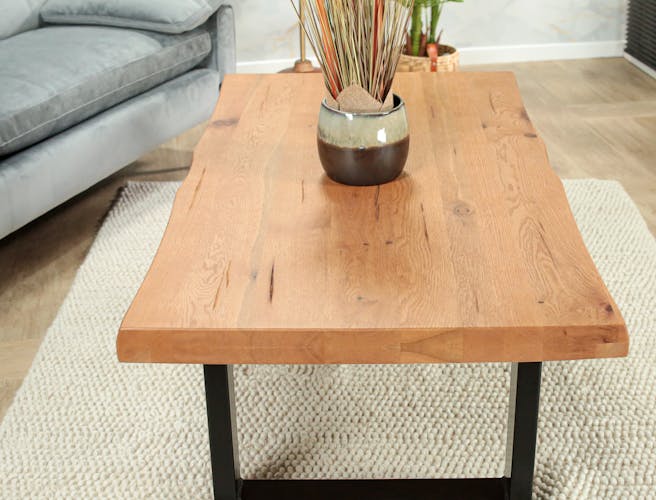 Table basse en bois de chêne huilé avec bords naturels PALERME