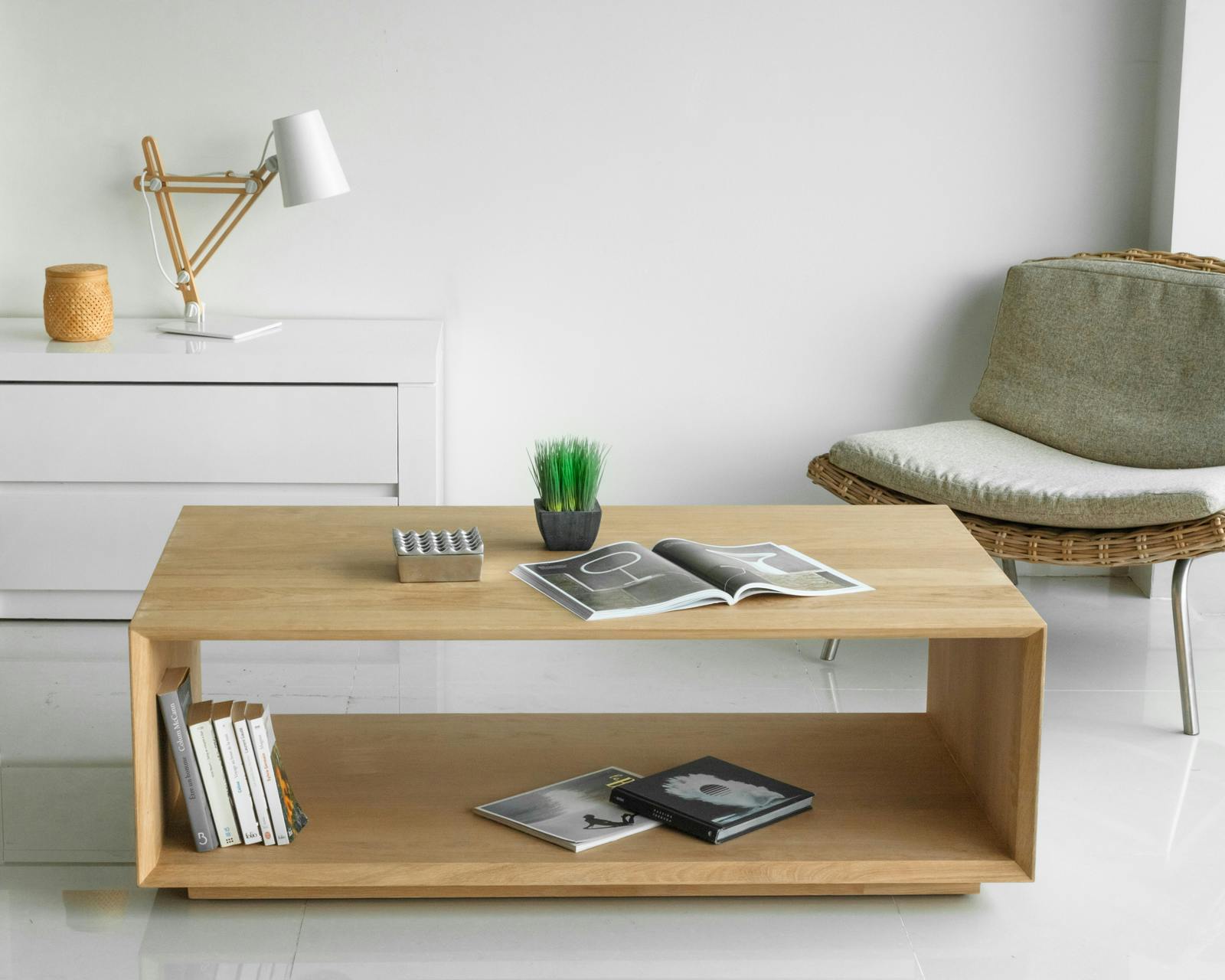 Table basse en bois massif deux plateaux de style contemporain