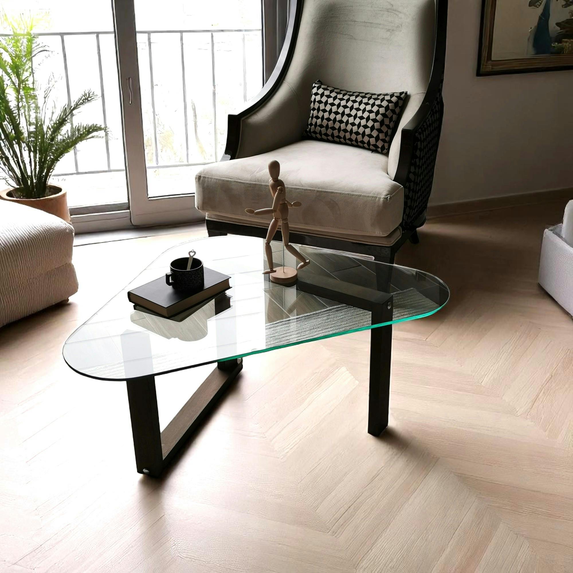 Table basse en verre forme triangulaire - pied labyrinthe ANZIO