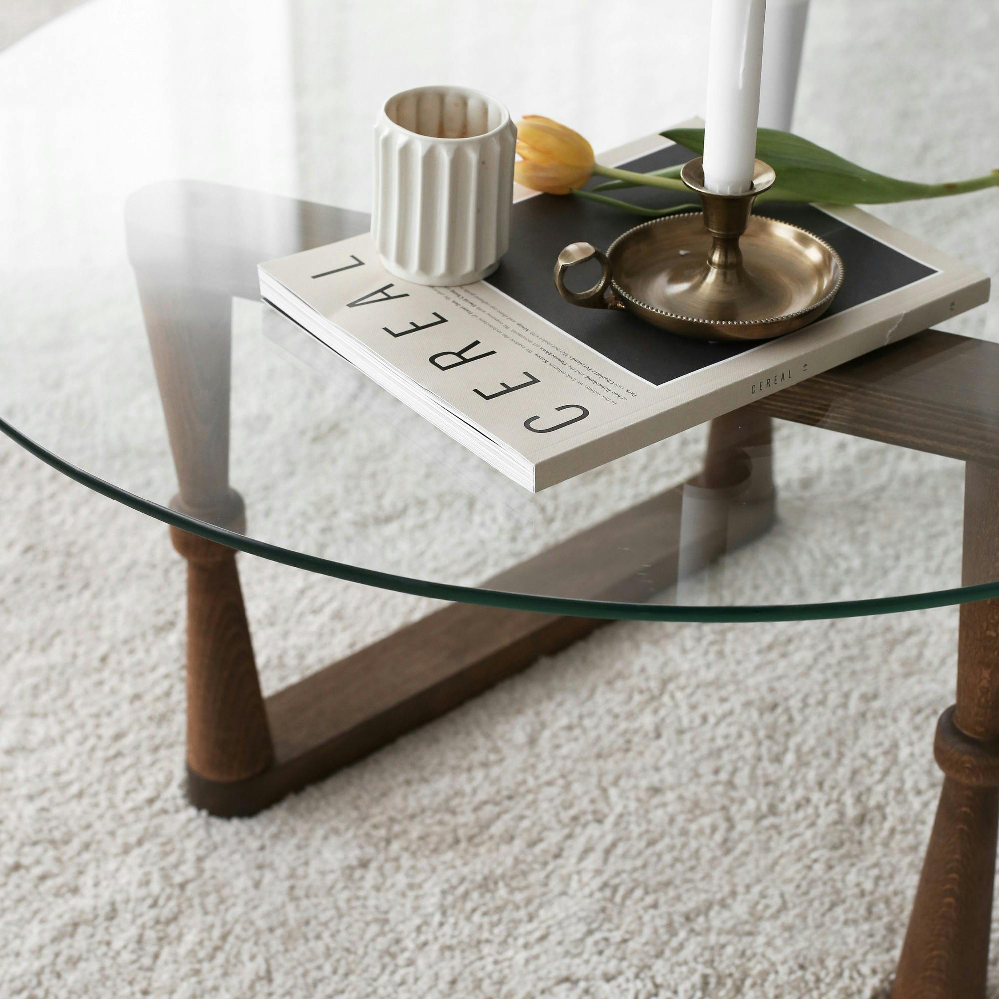 Table basse en verre ronde - pied bois sculpté BOMA