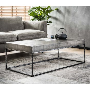 Table basse rectangulaire en bois gris et metal vieilli de style contemporain
