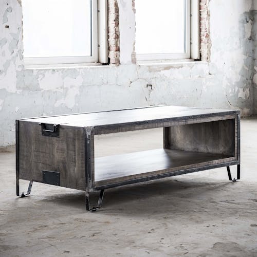 Table basse en bois gris et metal vieilli style industriel