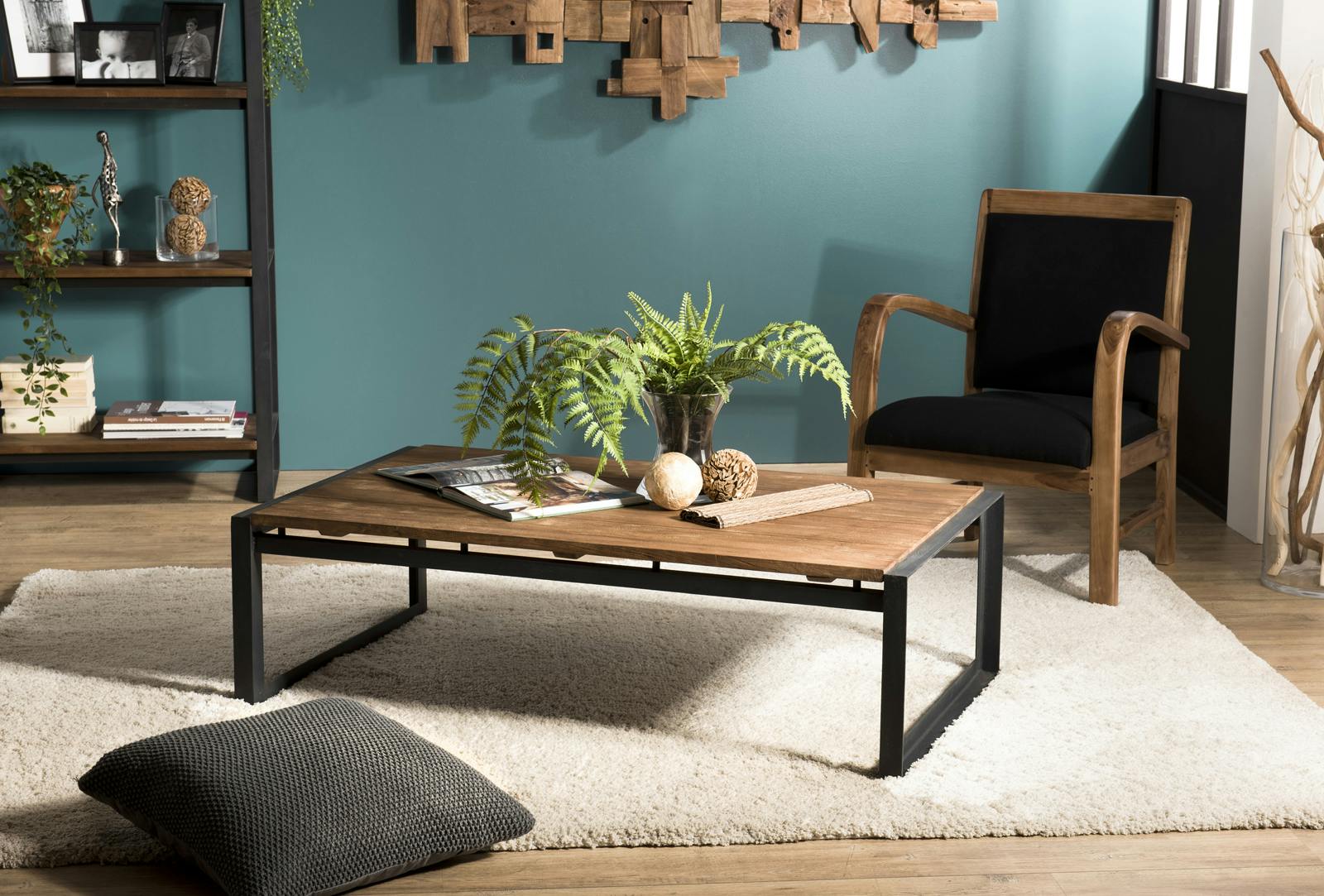Table basse rectangulaire en bois recyle et metal de style contemporain