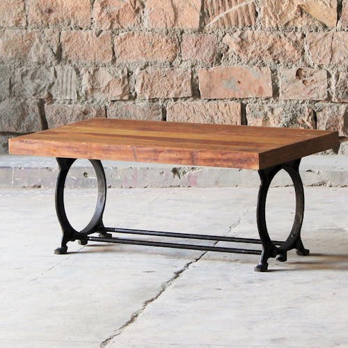 Table basse rectangulaire en bois recycle pieds metal de style industriel