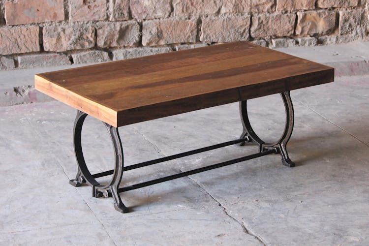 Table basse rectangulaire en bois recycle pieds metal de style industriel