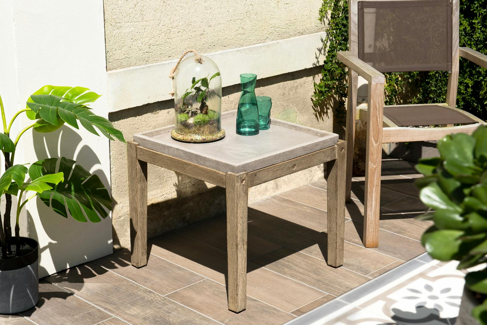 Table basse jardin acacia béton forme carrée PM HERCULE