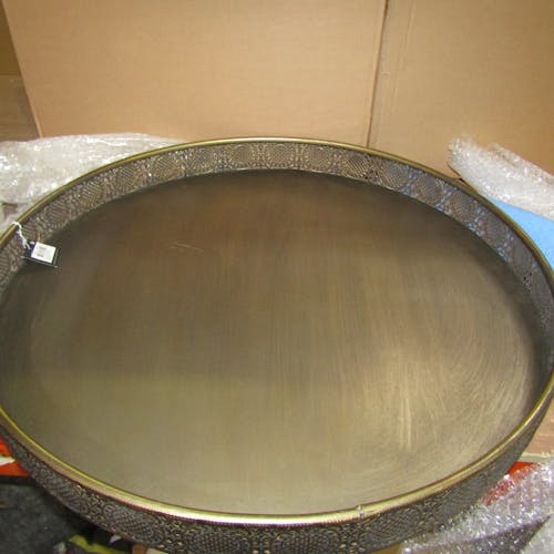 Table basse métal couleur bronze motifs ajourés grand modèle