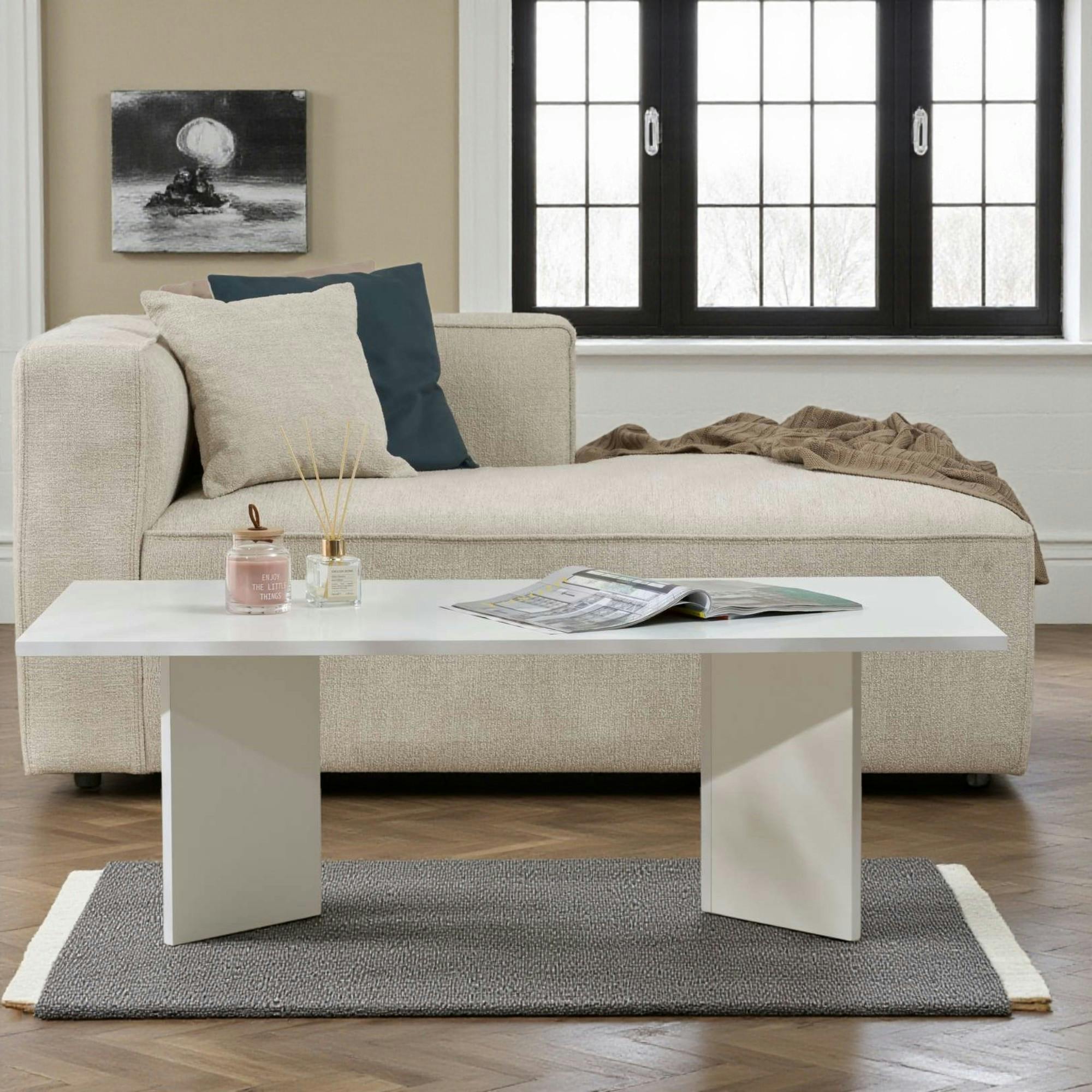Table basse moderne blanche effet laque - pieds en V MARFA