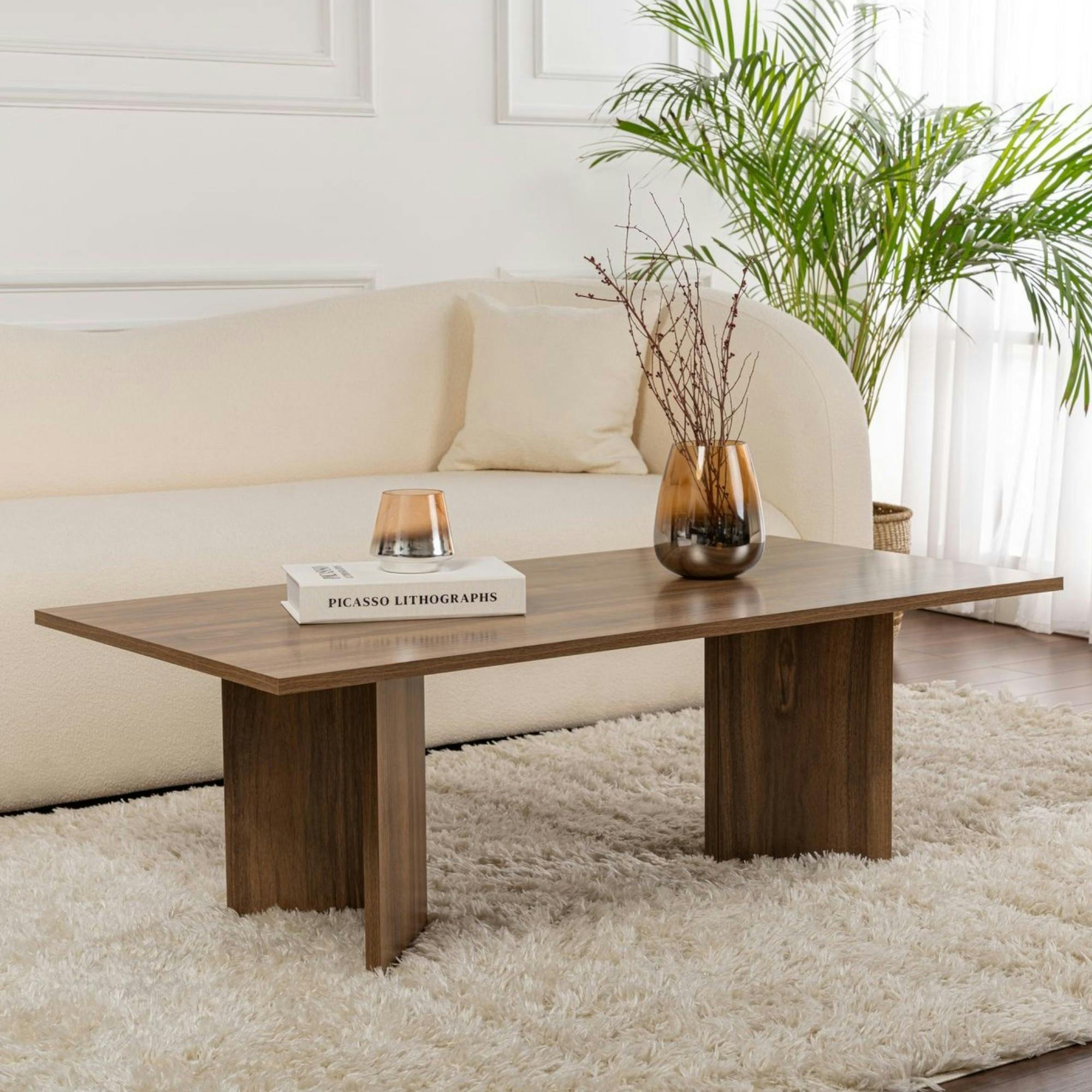 Table basse moderne effet bois de noyer - pieds en V MARFA