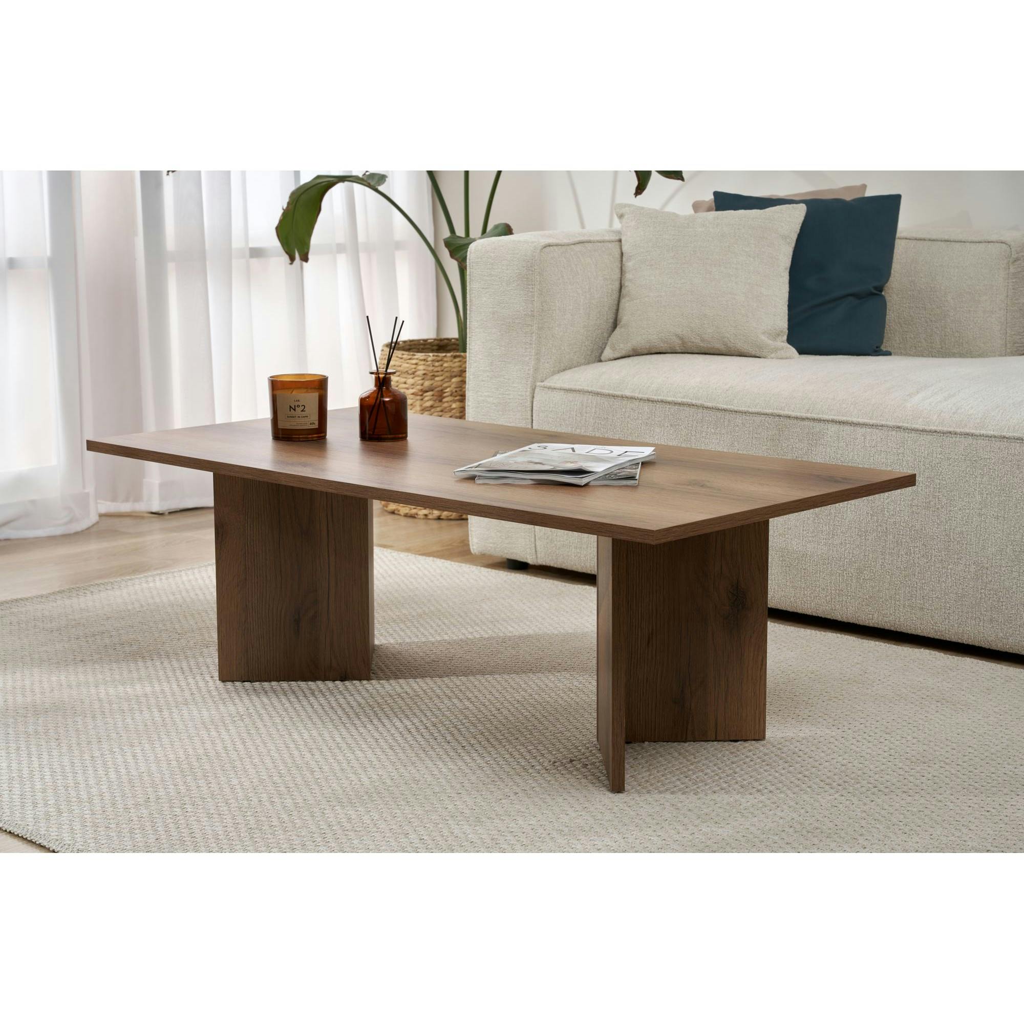 Table basse moderne effet noyer foncé - pieds en V MARFA