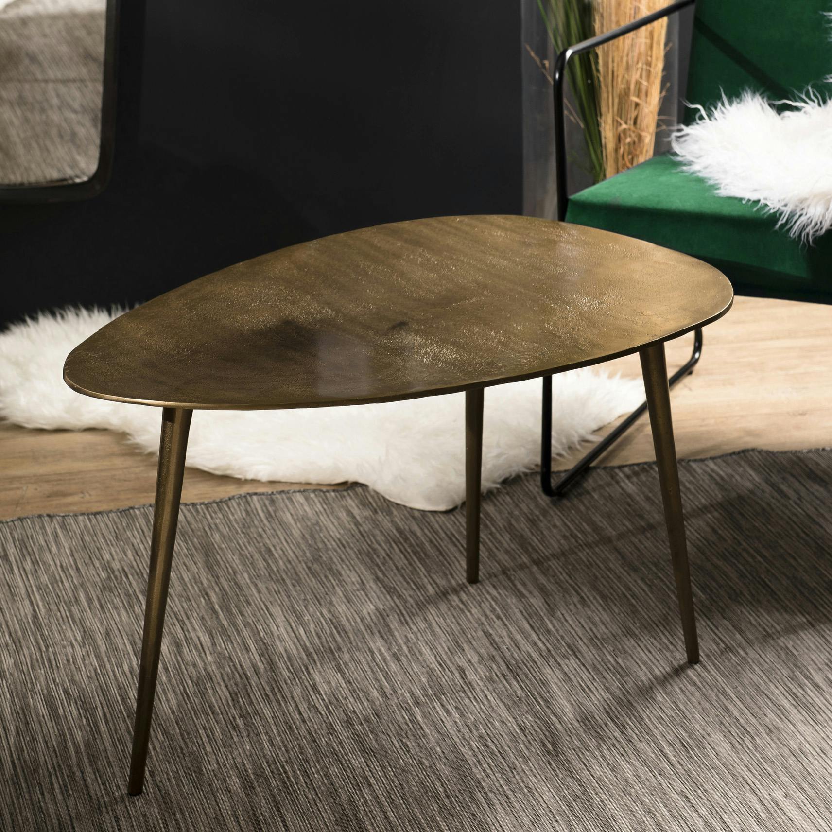 Table basse ovale en metal dore de style contemporain