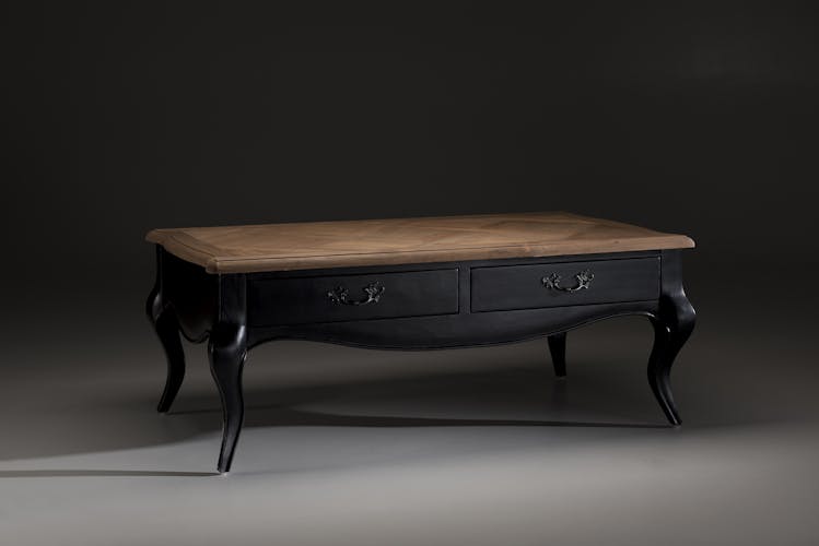Table basse en bois recycle noir de style romantique