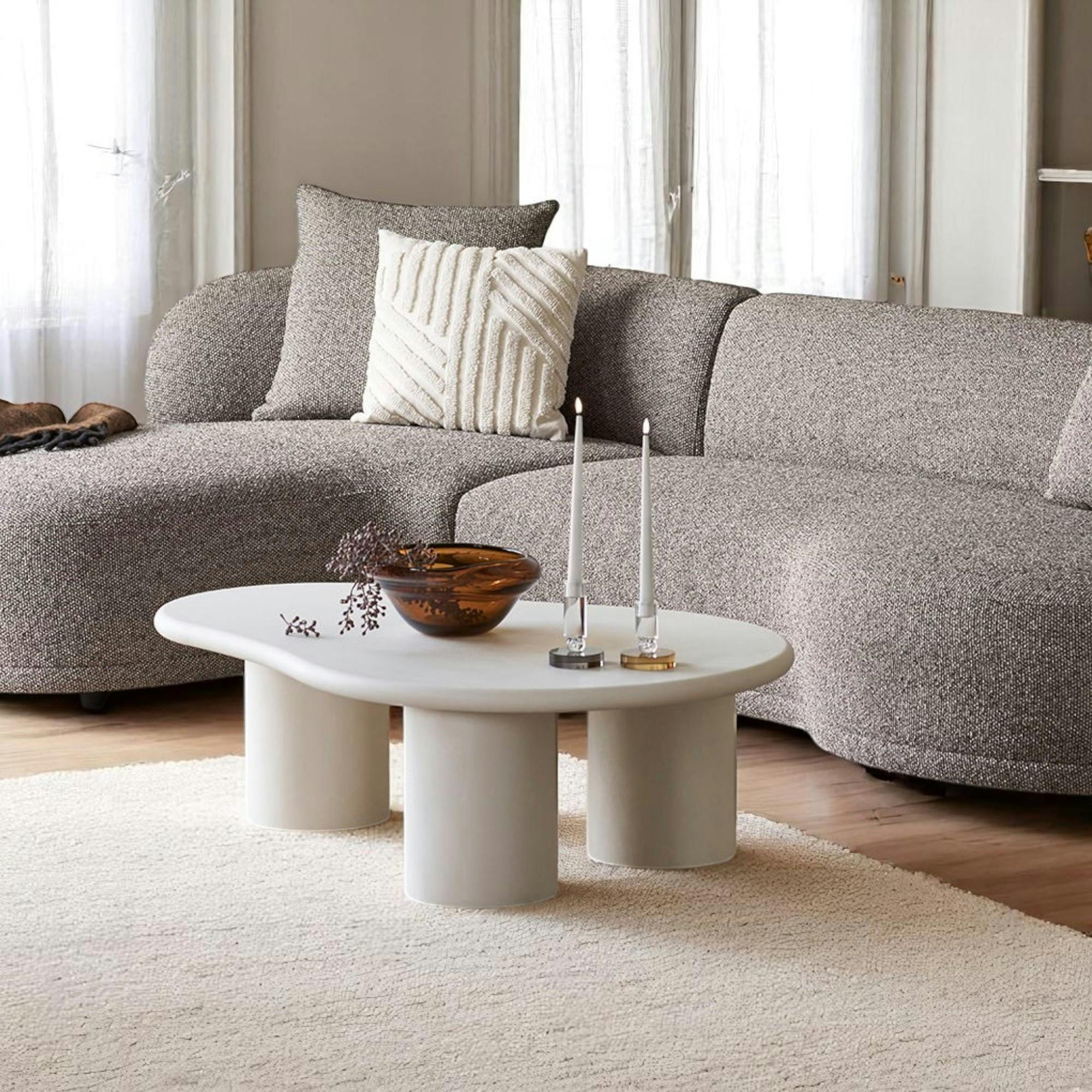 Table basse organique - finition peinture ciment TALLINN