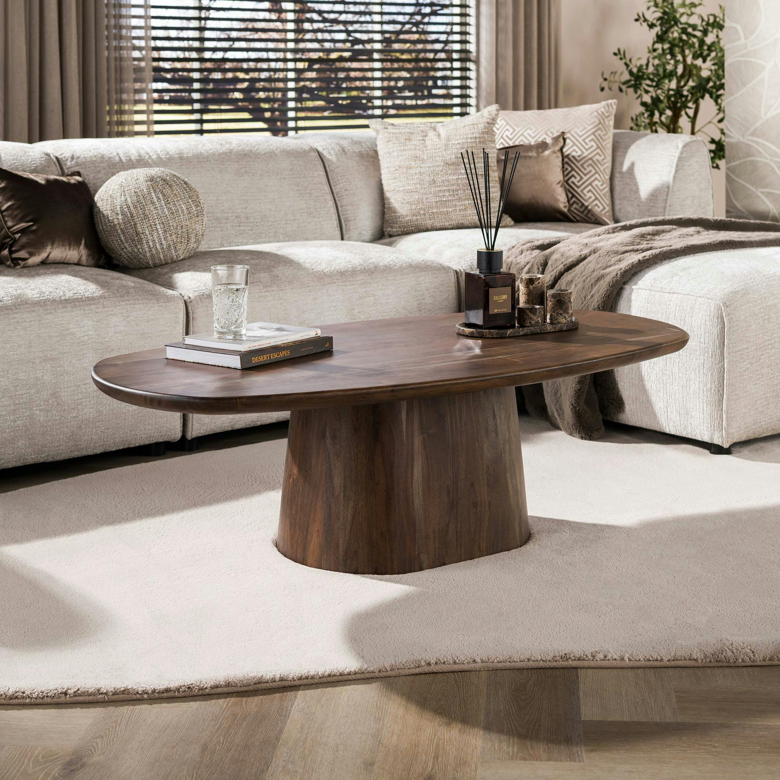Table basse ovale bois d'acacia foncé design organique NAKO