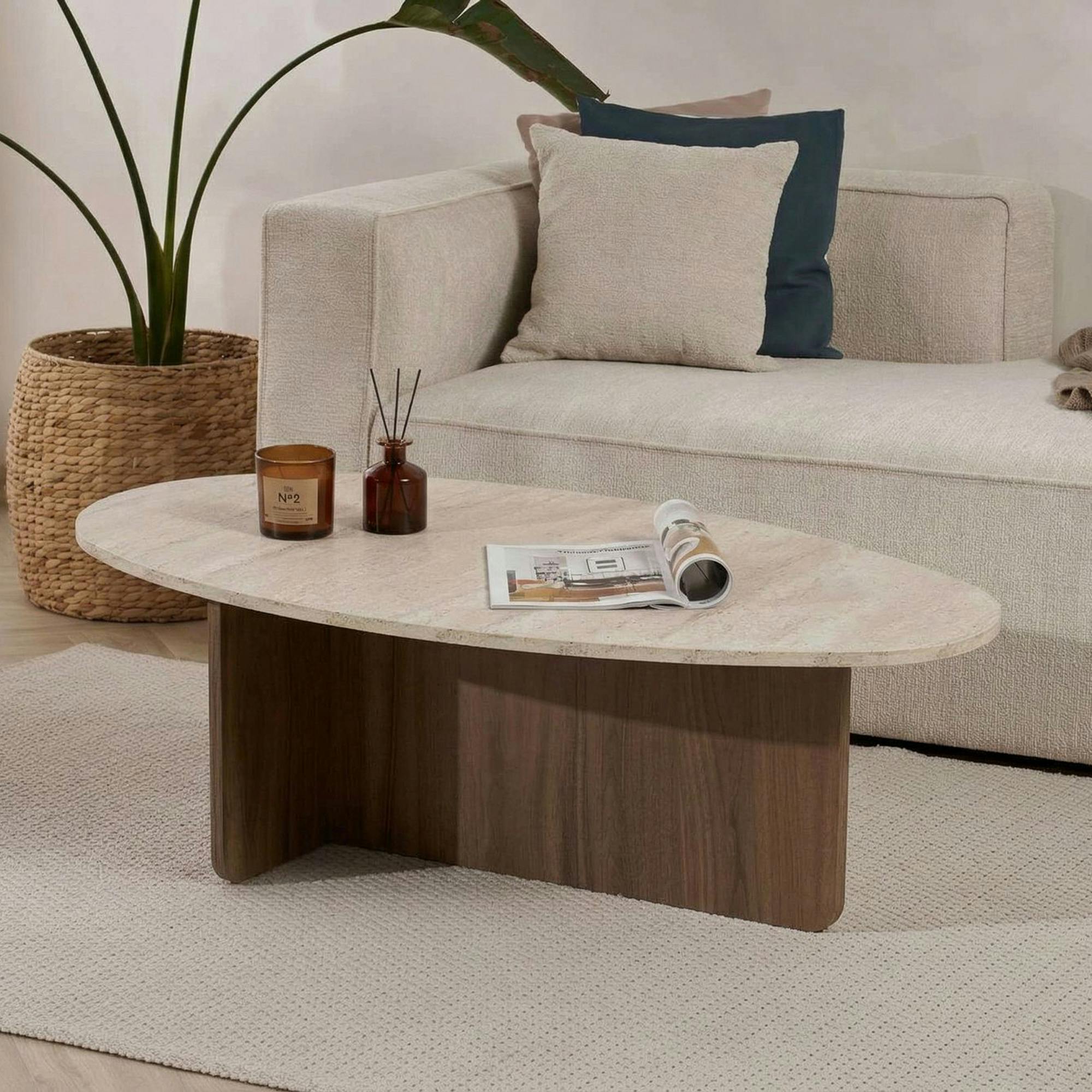 Table basse ovale organique décor travertin et noyer MARFA