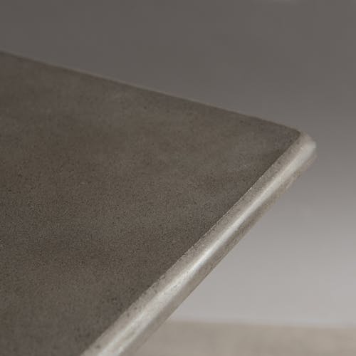 Table basse rectangulaire en beton pieds metal de style contemporain