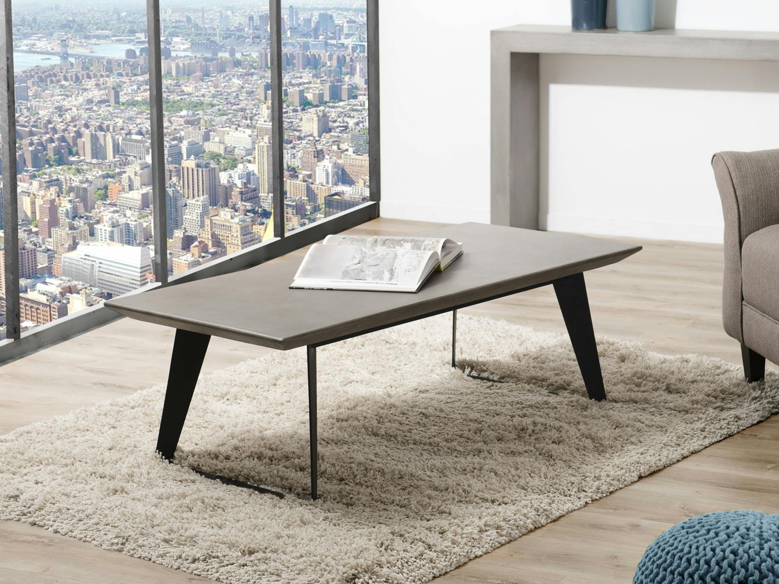 Table basse rectangulaire en beton pieds metal de style contemporain