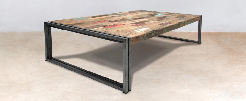 Table basse rectangulaire en bois recycle et metal de style industriel