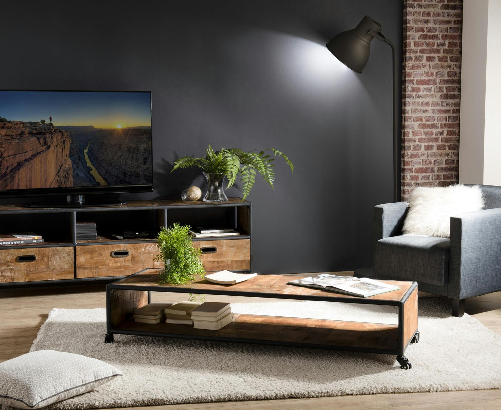 Table basse rectangulaire bois recycle et metal avec roulettes style contemporain