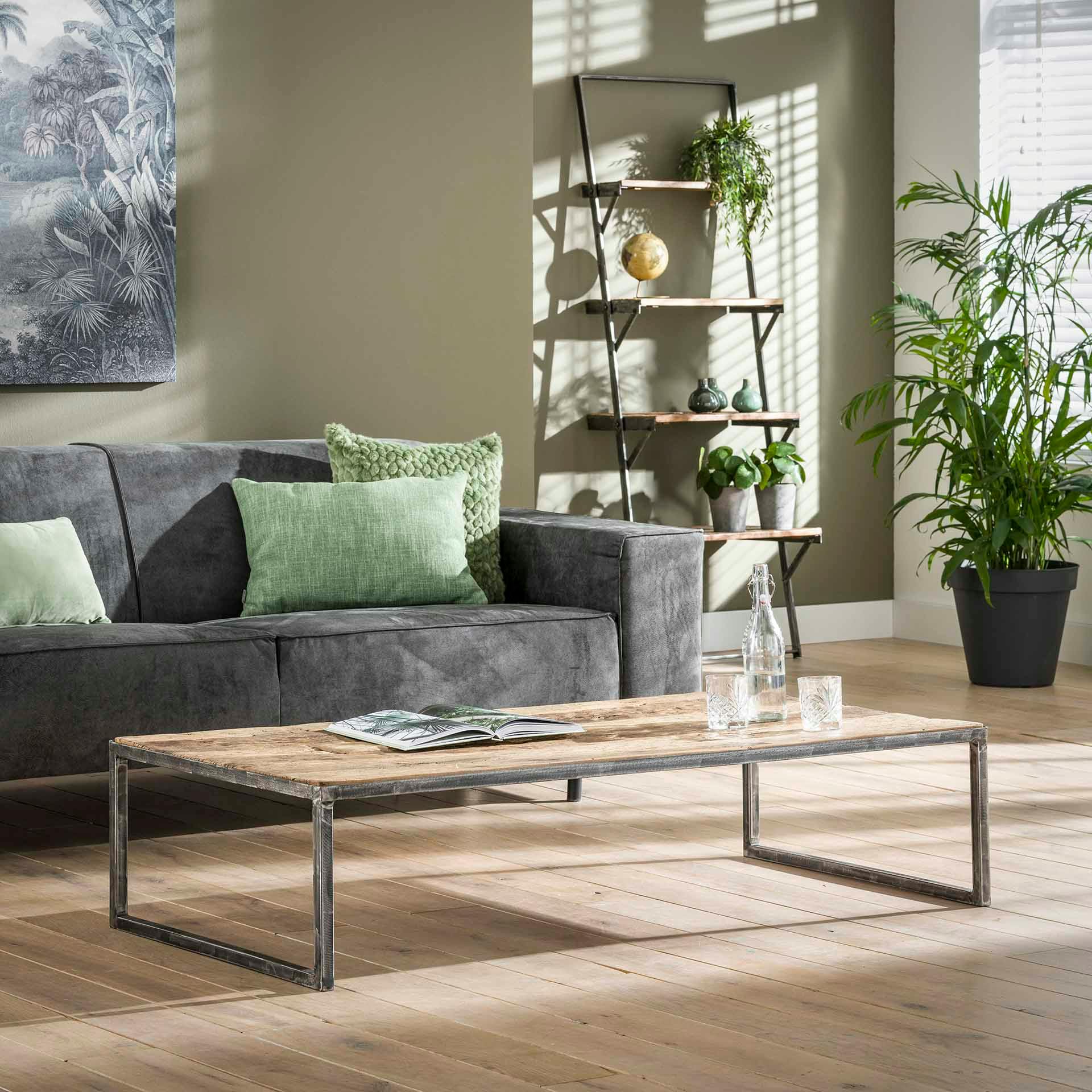 Table basse rectangulaire en bois recycle et metal de style contemporain