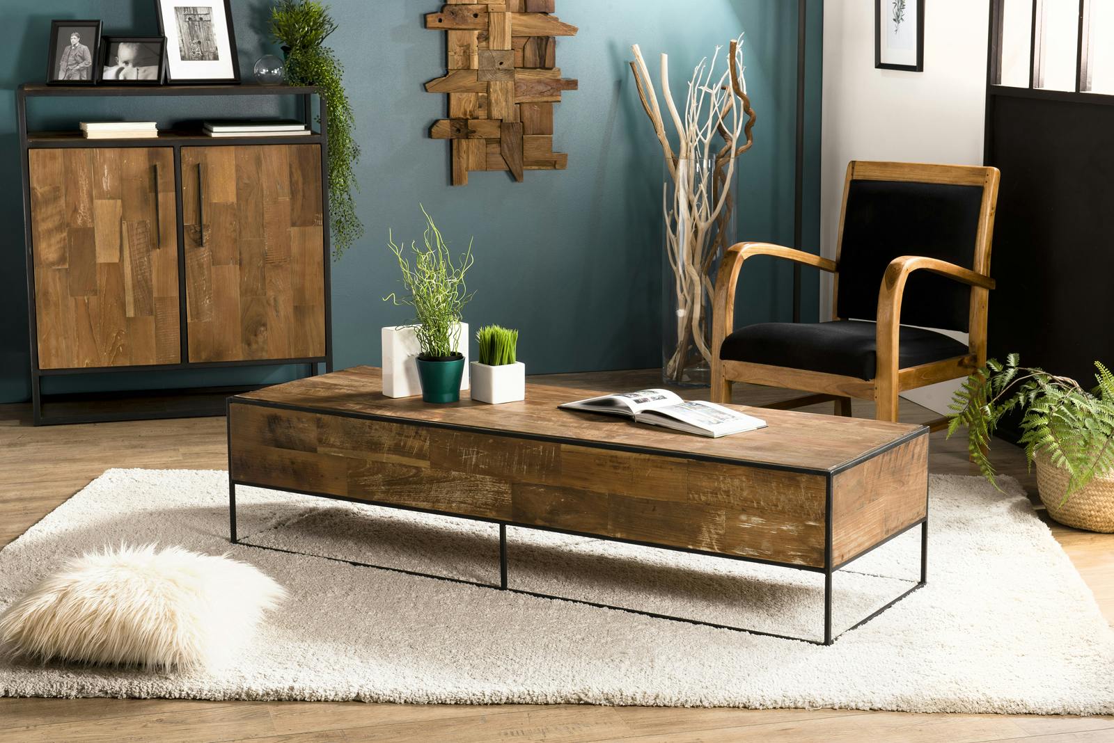 Table basse rectangulaire en bois recycle et metal de style contemporain
