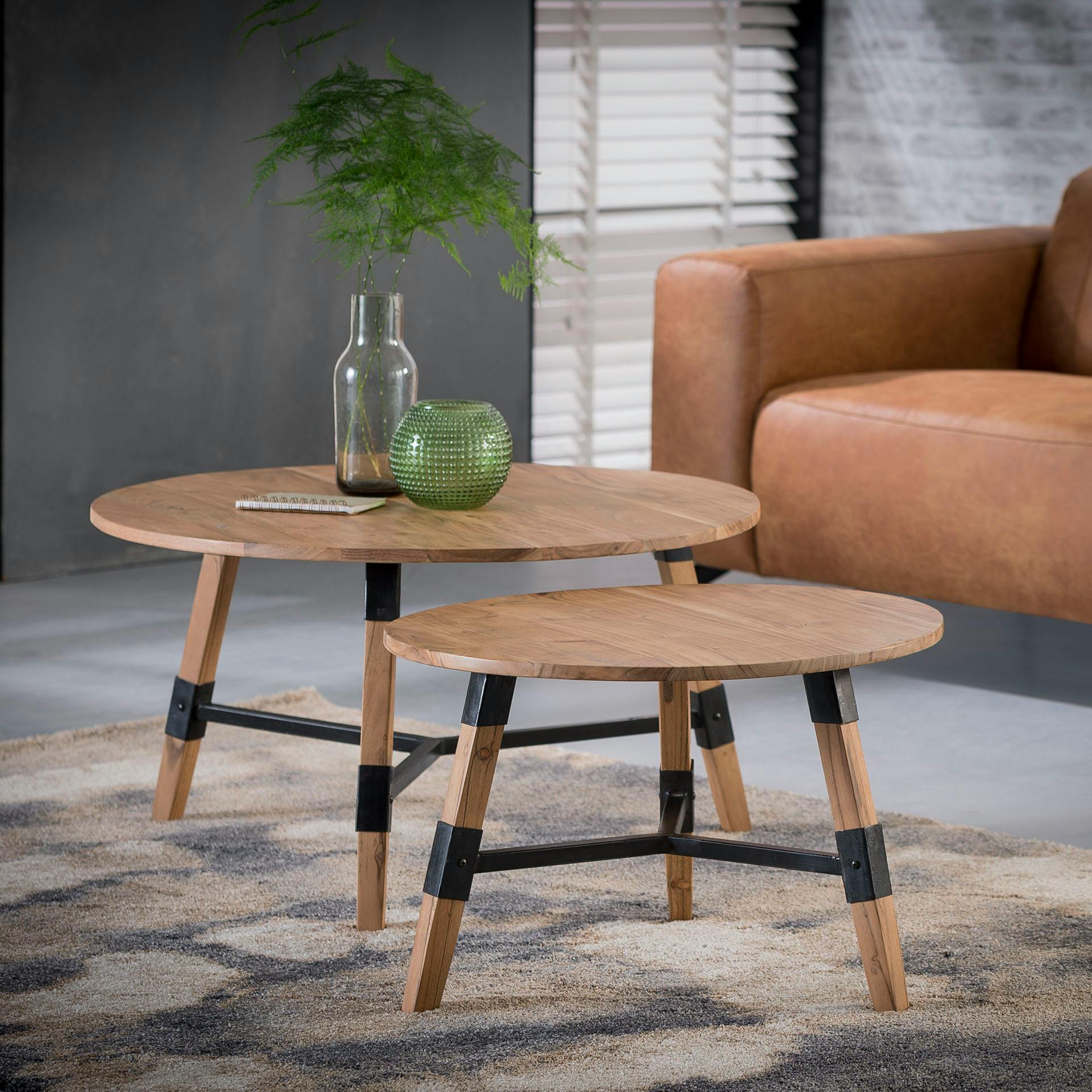 Tables basses gigognes en bois et metal de style contemporain