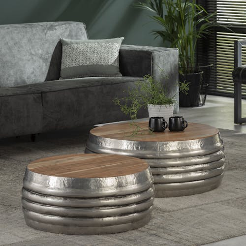 Tables rondes gigognes en bois et metal de style industriel