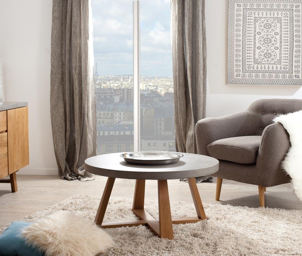 Table basse ronde en beton et bois de style contemporain