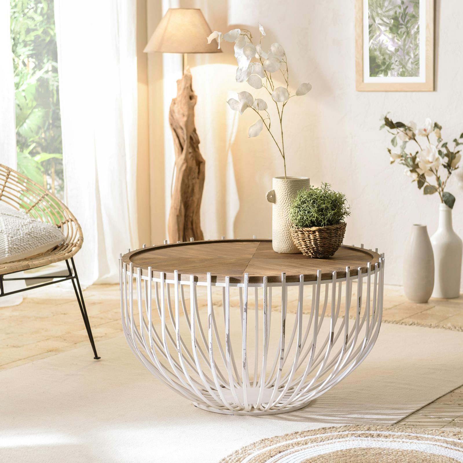 Table basse ronde coque métal patiné blanc