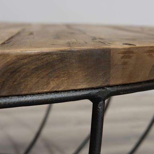 Table basse ronde en bois recycle et metal noir style contemporain