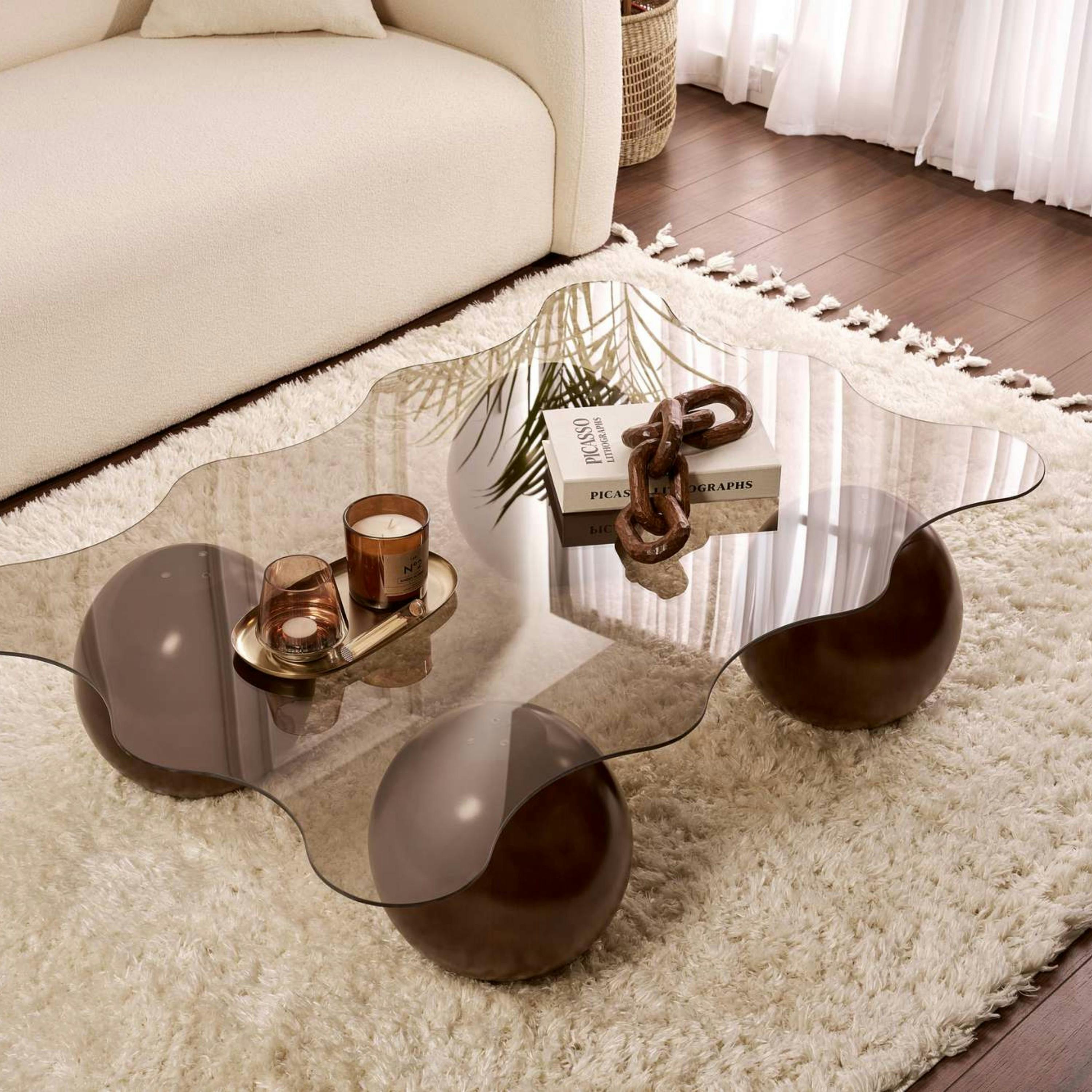 Table basse verre ambré design organique 4 pieds boule KOCHI