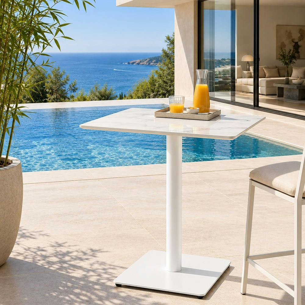 Table bistrot 70x70cm en céramique marbré blanc pied tulipe BELLUNE