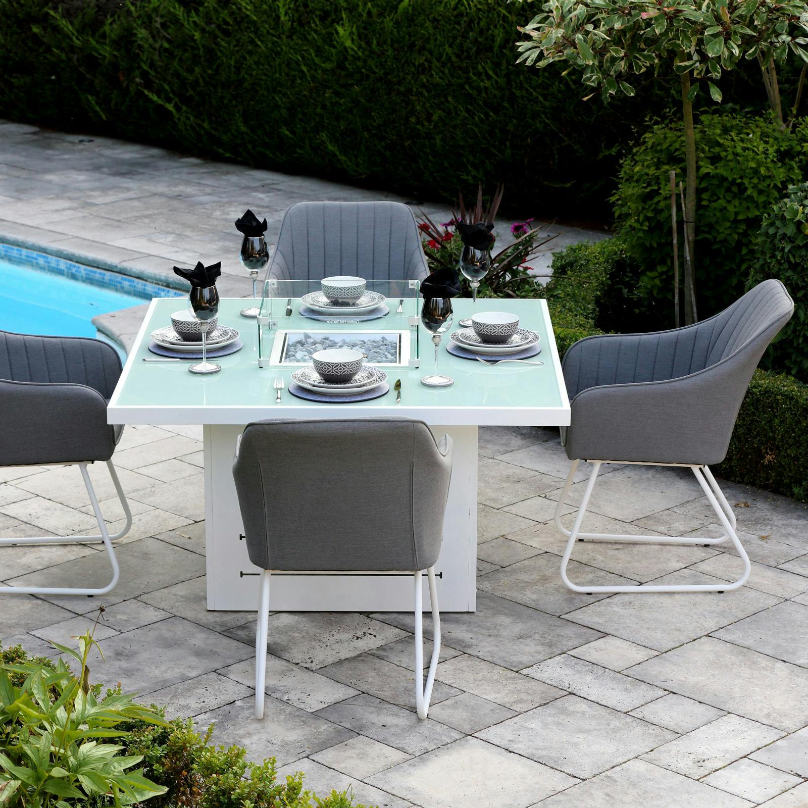 Table brasero carrée en aluminium blanc et en verre MAJORQUE
