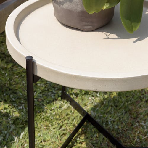 Table d'appoint ronde de jardin plateau béton beige pieds métal HERCULE