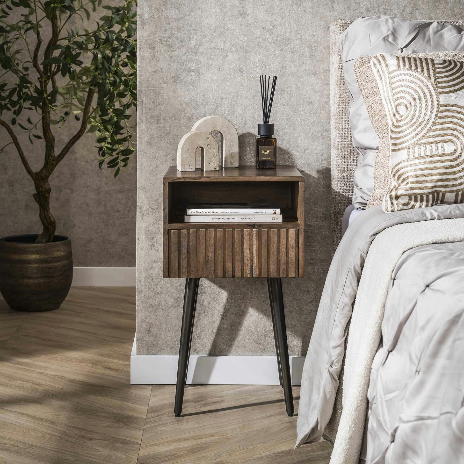 Table de chevet bois brun, tiroir rainuré & niche NAKO