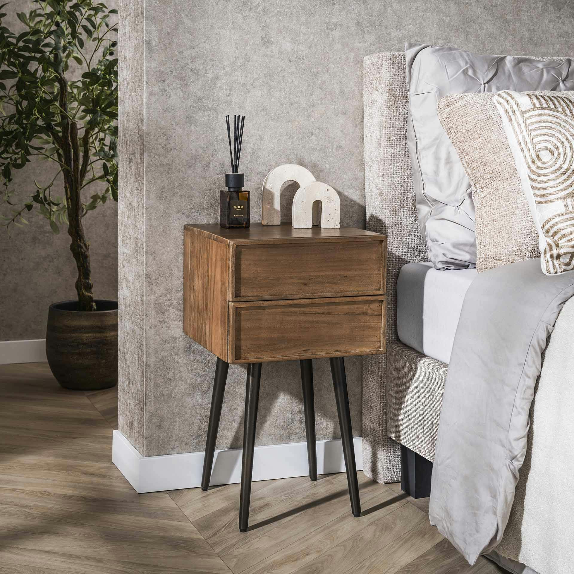 Table de chevet bois d’acacia brun, 2 tiroirs moulurés NAKO