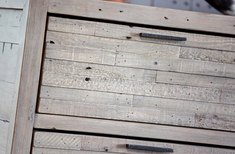 Table de chevet en bois recyclé grisé SIENNE