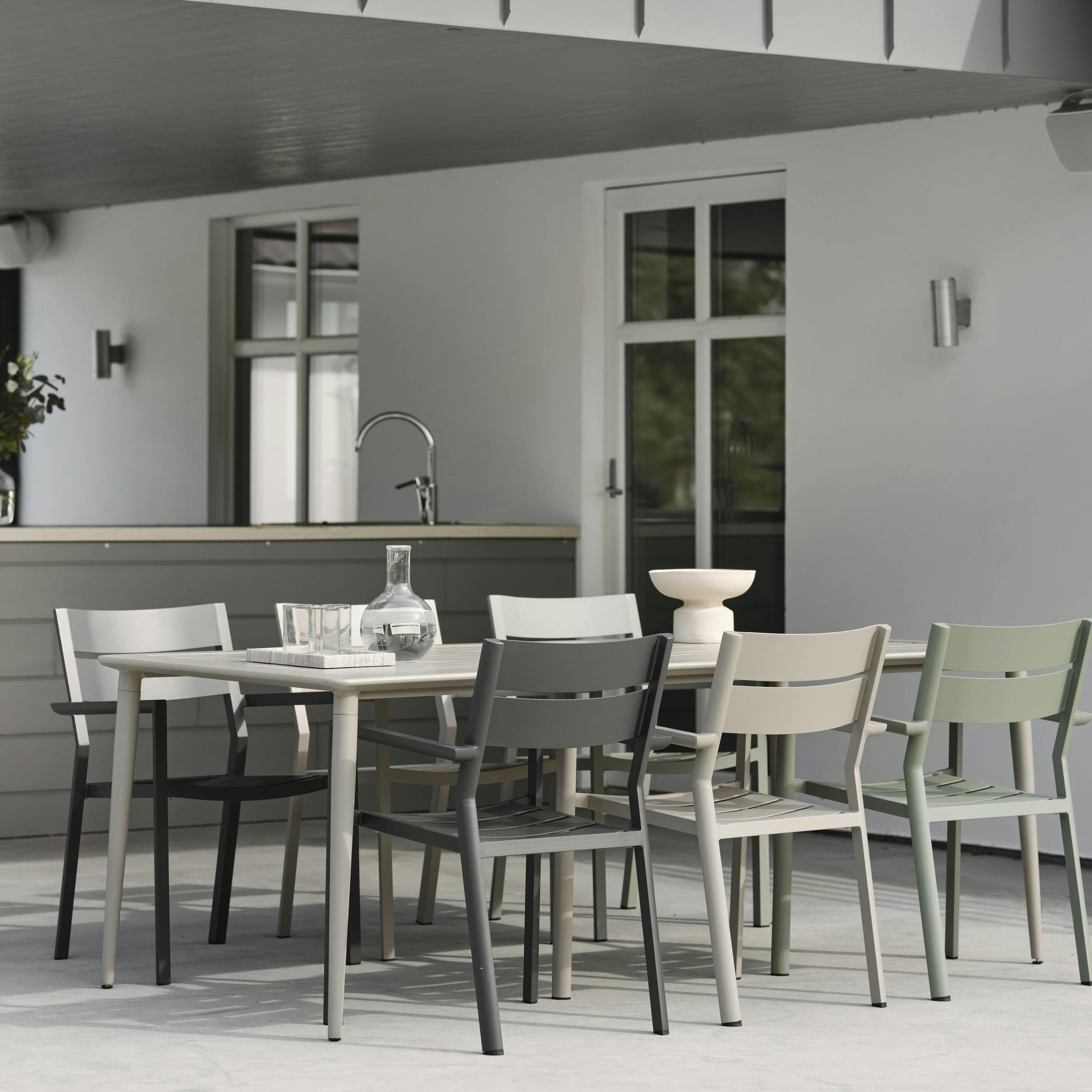 Table de jardin en aluminium finition gris sable 200 cm STOCKHOLM