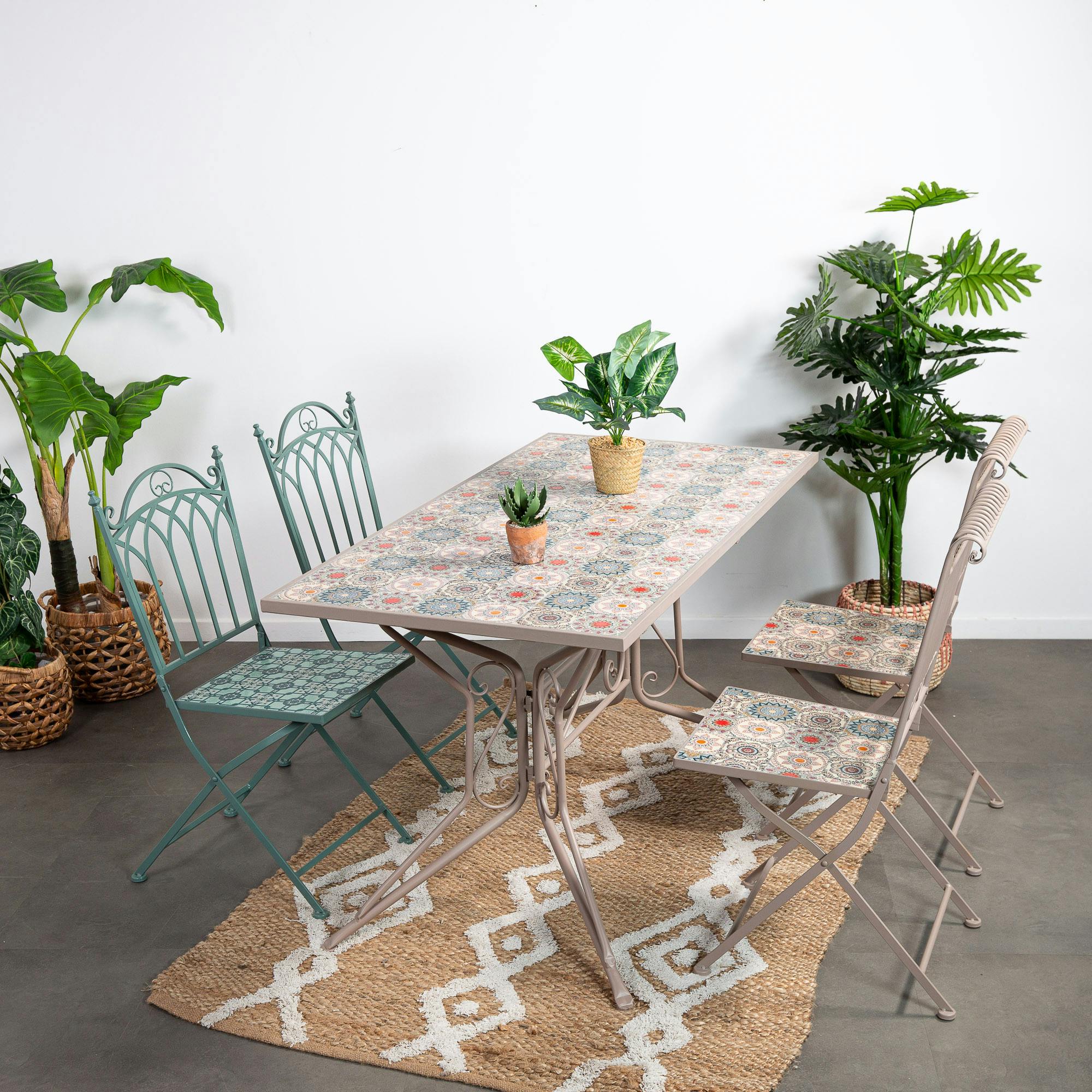 Table de jardin motif rosace 140 cm GRENADE