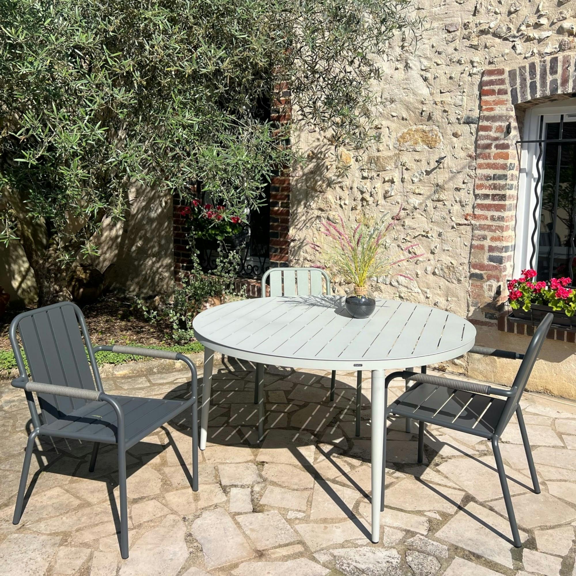 Table de jardin ronde en aluminium gris poudré Ø 130 cm STOCKHOLM