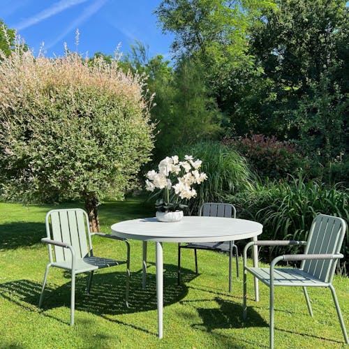 Table de jardin ronde en aluminium gris poudré Ø 130 cm STOCKHOLM