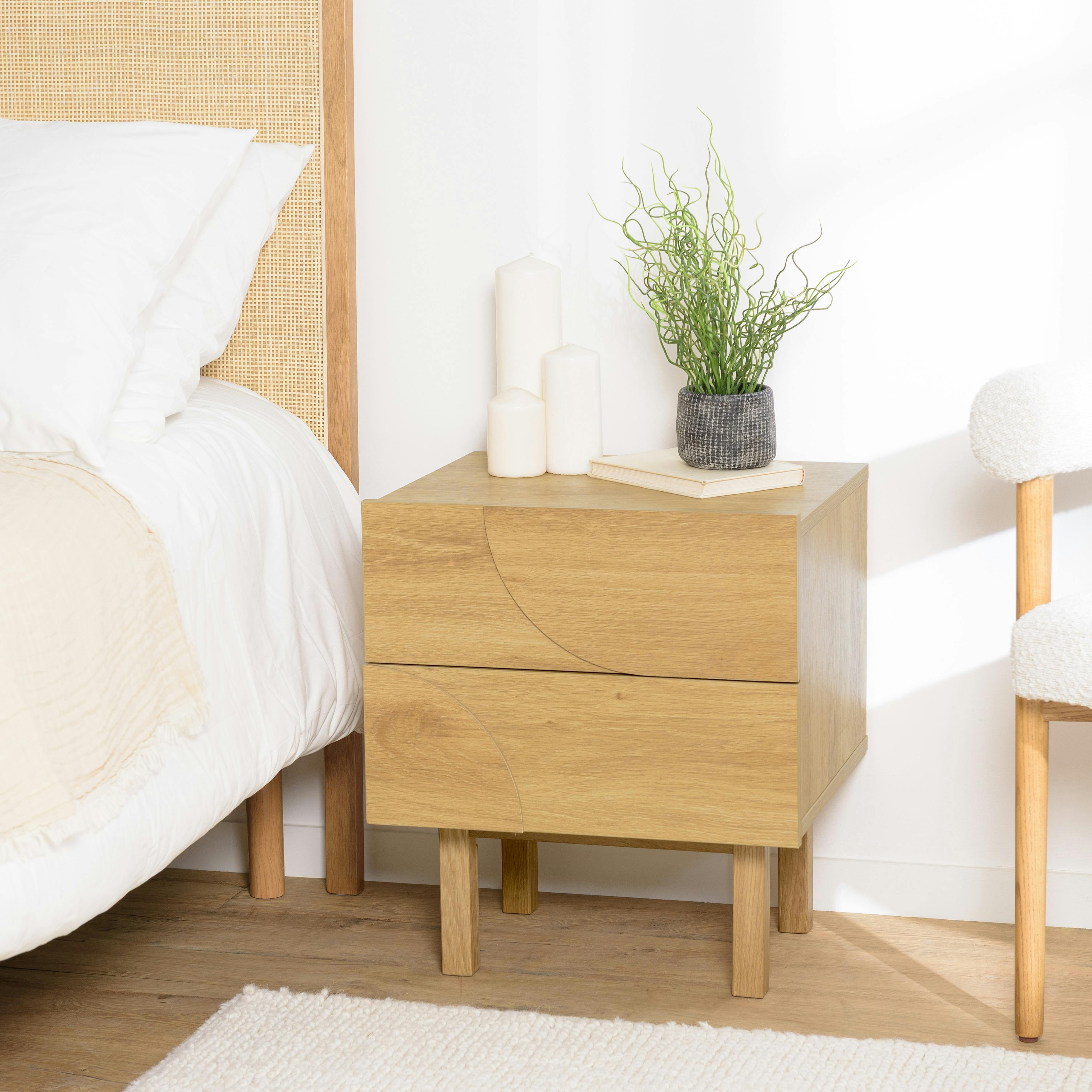 Table de nuit bois clair décor graphique DANBA